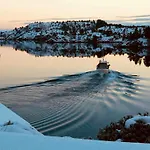 House With 90 Metres Private On Bomlo * Ervik (Urangsvag)