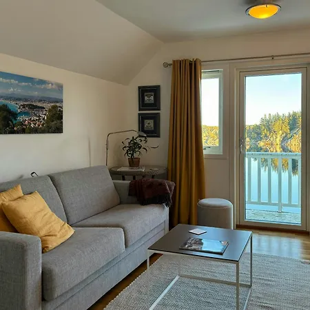 House With 90 Metres Private On Bomlo *