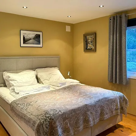 House With 90 Metres Private On Bomlo