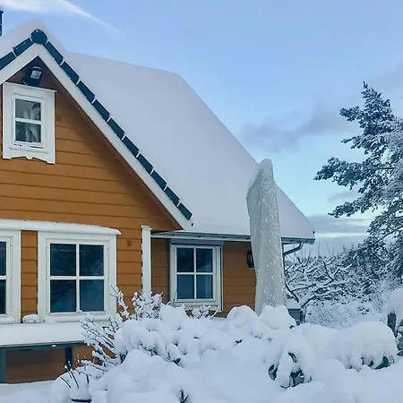 House With 90 Metres Private On Bomlo * Ervik (Urangsvag)