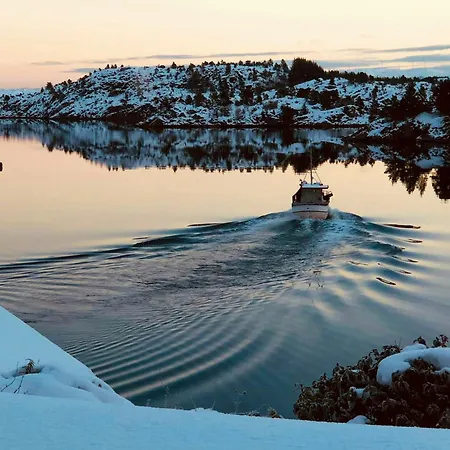 House With 90 Metres Private On Bomlo * Ervik (Urangsvag)