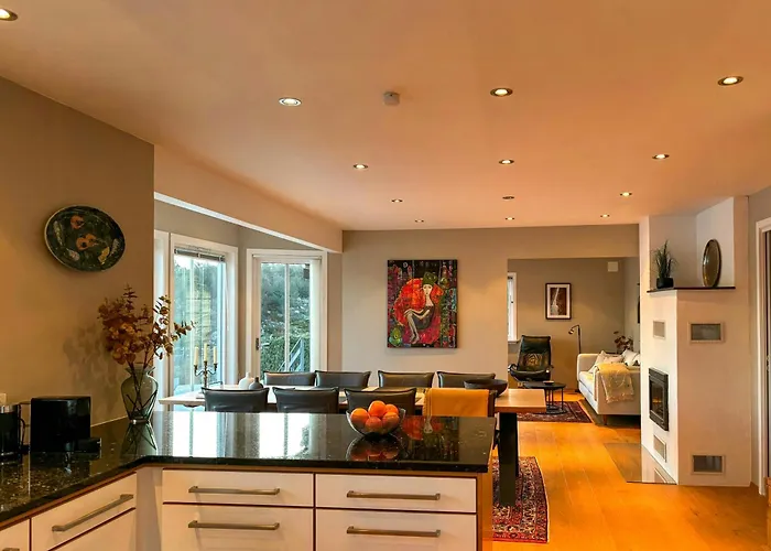 House With 90 Metres Private On Bomlo *