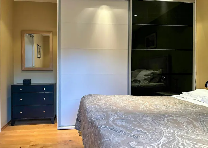 House With 90 Metres Private On Bomlo