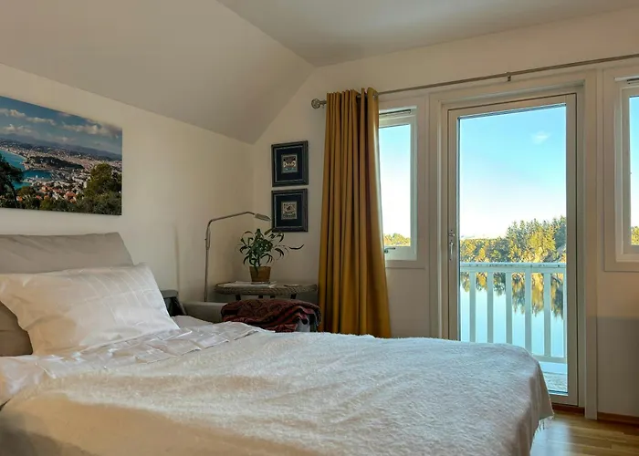 House With 90 Metres Private On Bomlo Holiday home Ervik (Urangsvag)