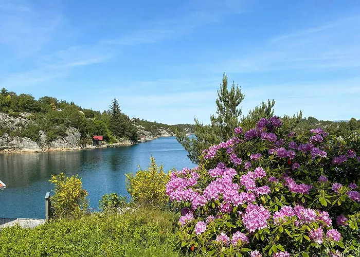 House With 90 Metres Private On Bomlo Holiday home Ervik (Urangsvag)