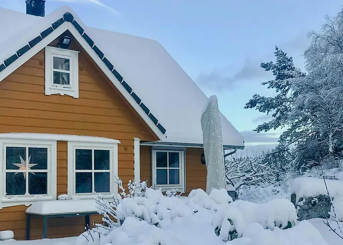 House With 90 Metres Private On Bomlo * Ervik (Urangsvag)
